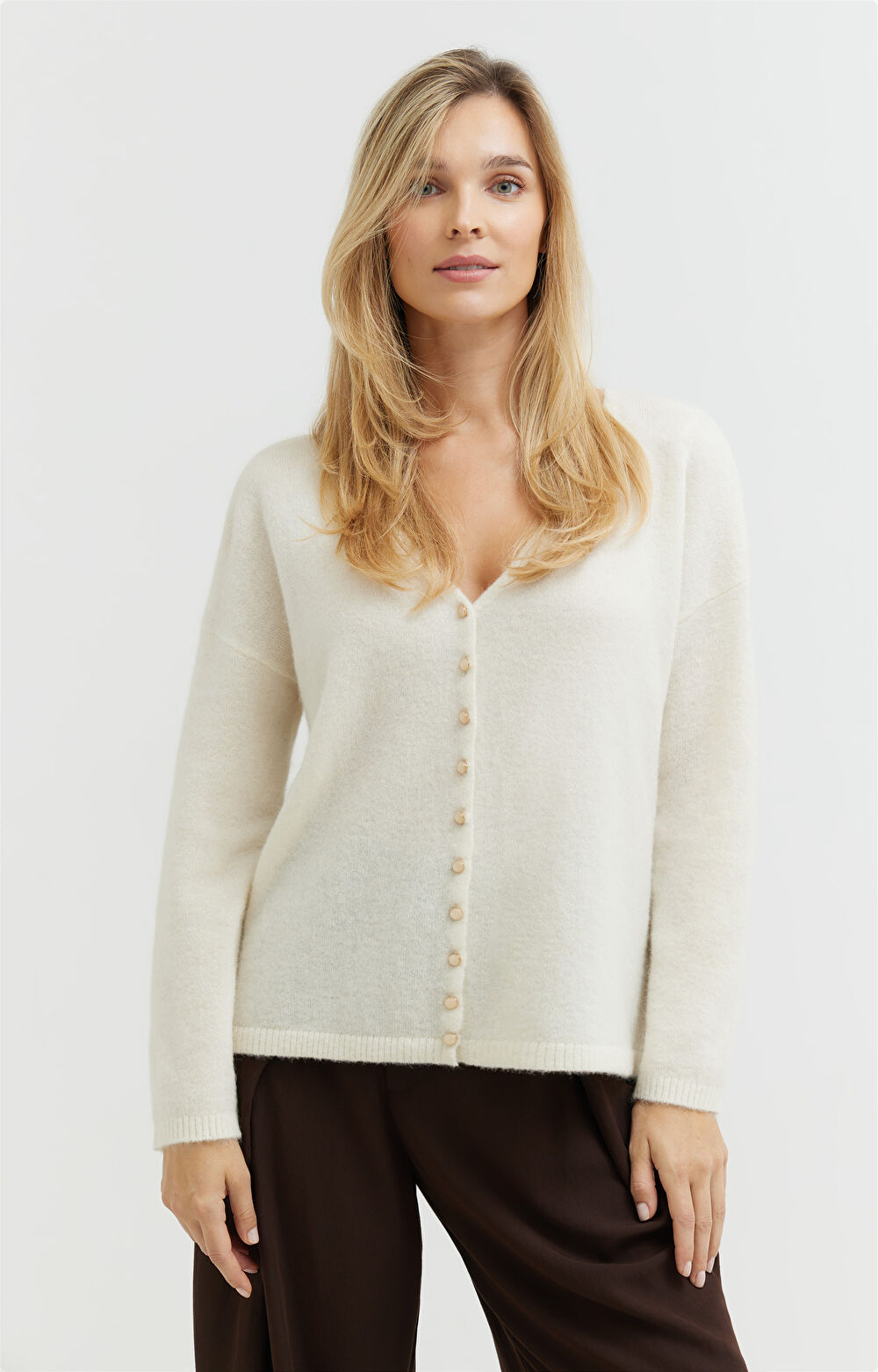 kremowy-kardigan-damski-767sto-1.jpg